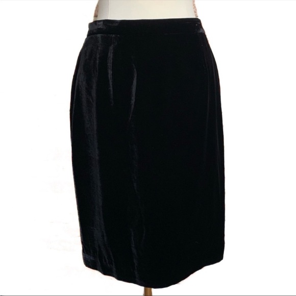 Lands' End Dresses & Skirts - LANDS END Black Velvet Skirt Size 14 Knee Length